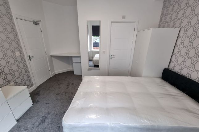 Room 1, 34 Ashburnham Road, Luton photo 4