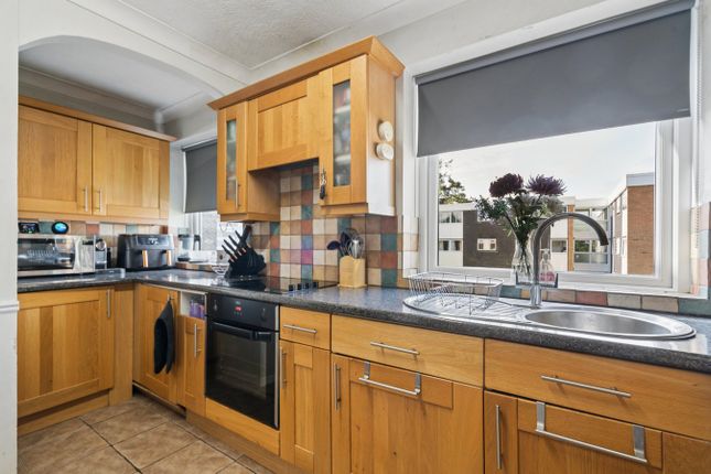 9, West End Court, Stoke Poges photo 4