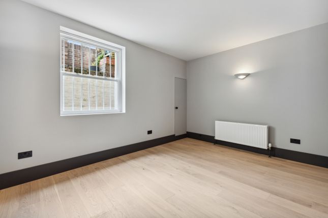 Terraced house for sale in Wandsworth Road, Clapham Town