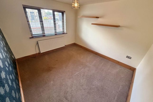Sheffield Road, Birdwell Barnsley photo 5