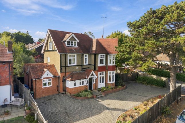 Connaught Avenue, Loughton photo 2