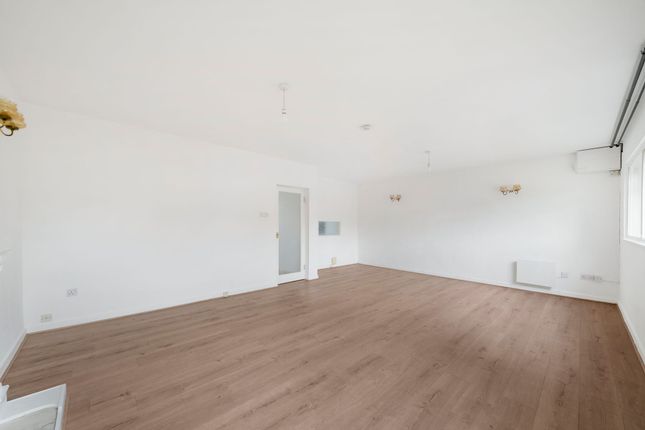 1 Balmore Crescent, Barnet photo 4
