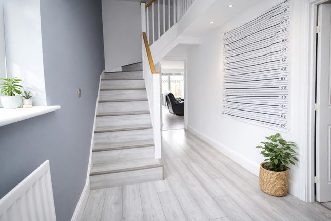 8, Siskin Drive, Hemel Hempstead photo 5