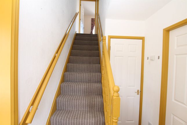 Guildford Close, Beverley photo 5
