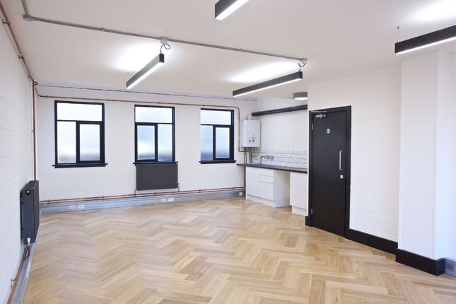 Office to let in Unit 16, The Ivories, 6-18 Northampton Street, Islington, London