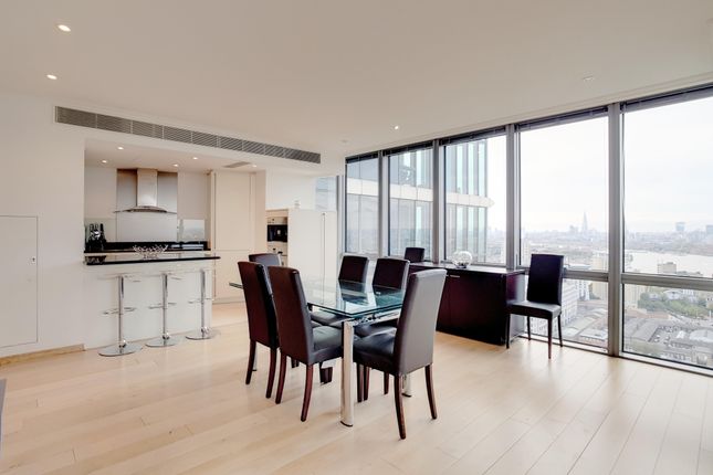 Thumbnail Flat to rent in Hertsmere Road, Canary Wharf