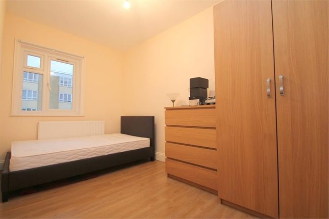 Flat 1, 30b, Bathurst Walk, Richings Park photo 5