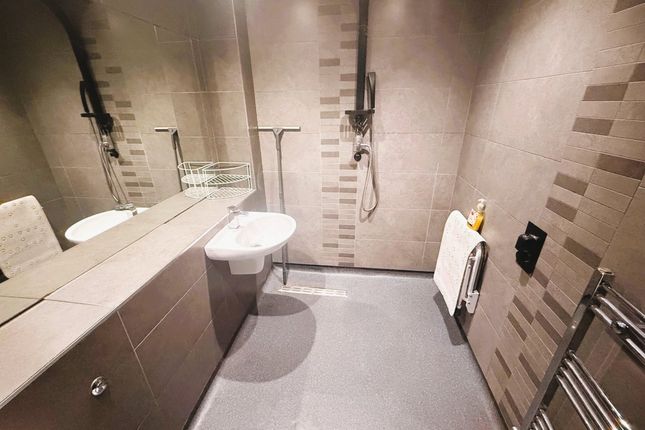 16, Trafford Apartments, Richmond Way photo 3