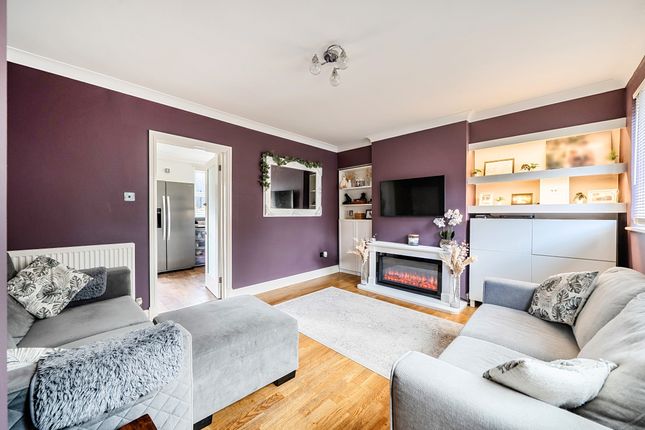 6, Park Avenue, Swindon photo 4