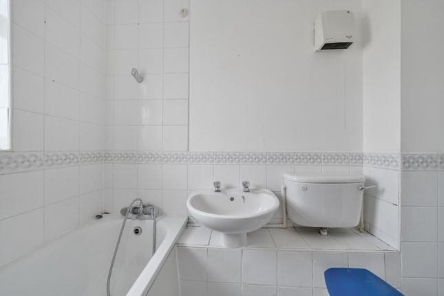 Flat 1, Grantley House, 11, Myers Lane, London photo 4