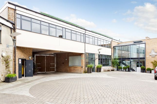 Flat D The Courtyard, 100, Villiers Road, London photo 4