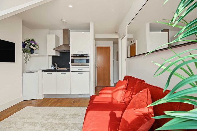Flat 10, 182A Clapham High Street, London photo 4