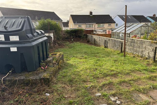 34, Arfryn, Ammanford photo 4