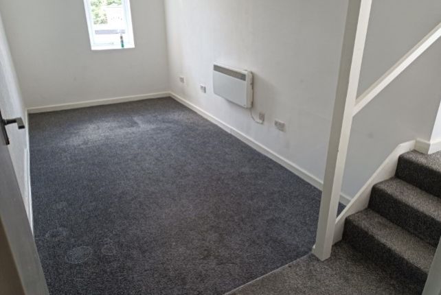 Flat 2, 201-203 High Street, Birmingham photo 2