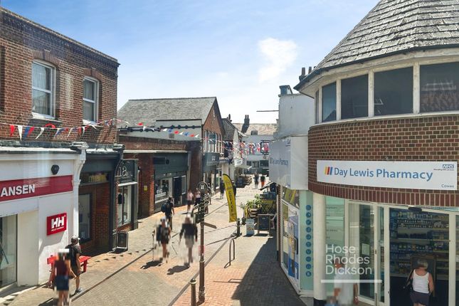 2-bed flat on 8A,, High Street, Isle of Wight, £277,500