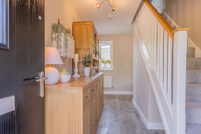 16, Clos Glas Y Dorlan, Cwmbran photo 2