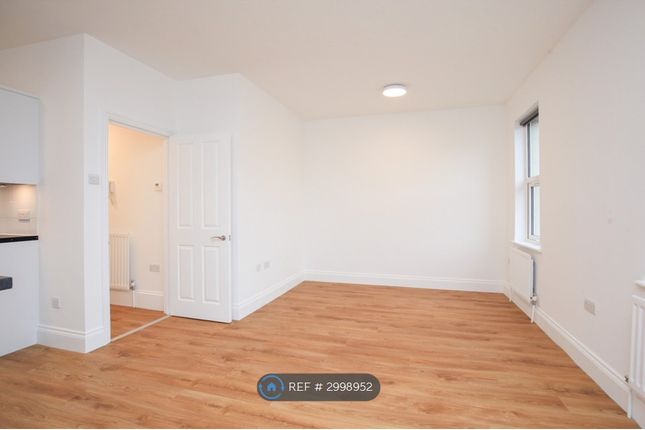 Flat, Footscray Road New Eltham, London photo 4