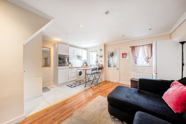 5B, Grove Road, Mitcham photo 3