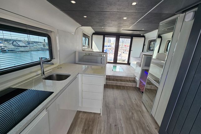 Inspiration 28 Floating Water Lodge, Marina, Brighton photo 5