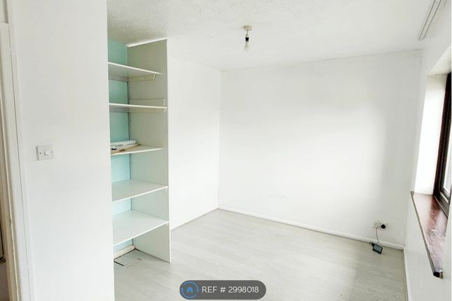 Flat, Bookerhill Road, High Wycombe photo 4
