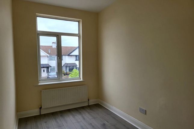 16a Westerham Avenue, London photo 3