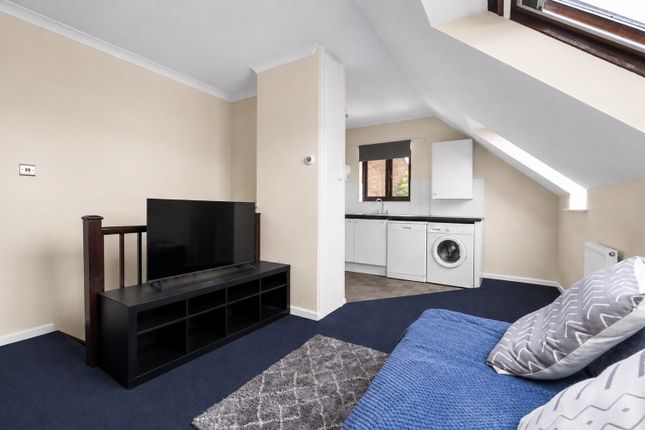 23 Montfitchet Walk, Stevenage, Hertfordshire photo 3