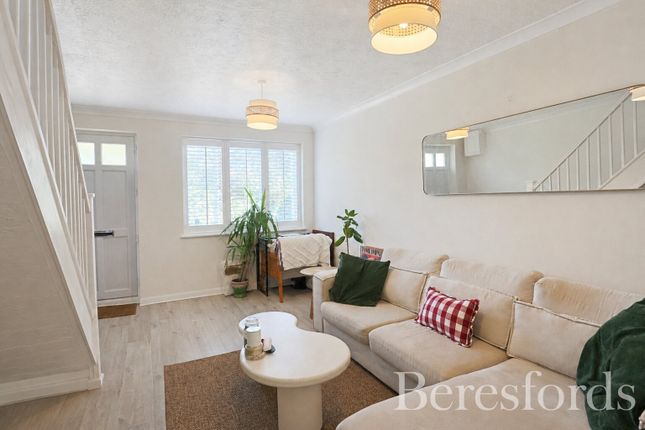 Gloucester Crescent, Essex photo 4