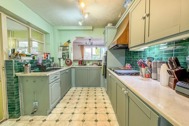 1, Englefield Close, Hawkwell photo 4