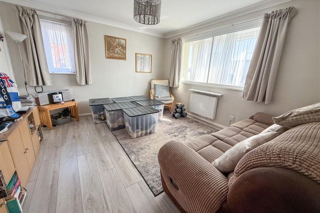 10, Olivers Court, Olivers Close, Clacton-On-Sea photo 2