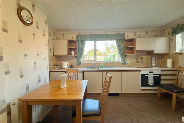 6, Glebe Close, Great Yarmouth photo 4