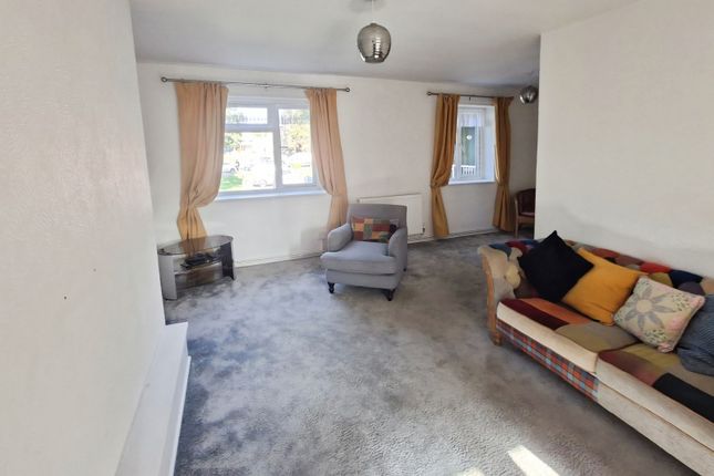 4 Dempster Court,, Church Street, Warwickshire photo 2