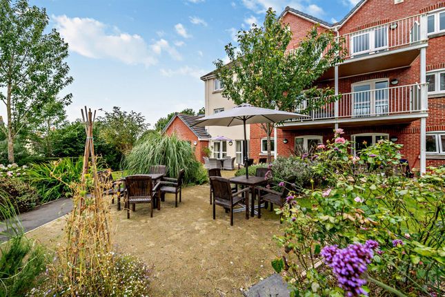 24 Squire Court, Raleigh Mead, South Molton photo 2