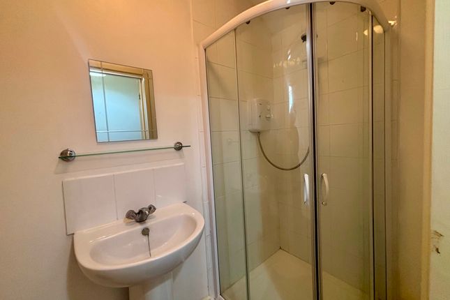 Flat 4, 8 London Road, Neath photo 3