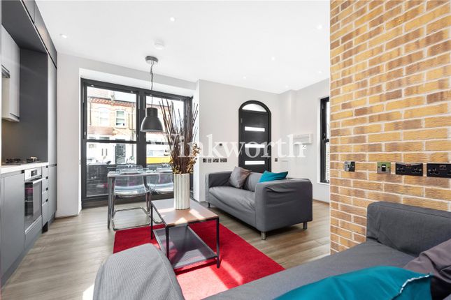 Flat for sale in Harringay Road, London