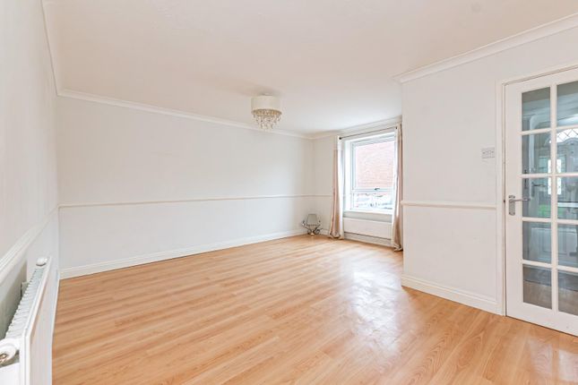 4, Elizabeth Drive, Tring photo 2