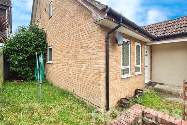 66, Beaconsfield Way, Reading photo 2