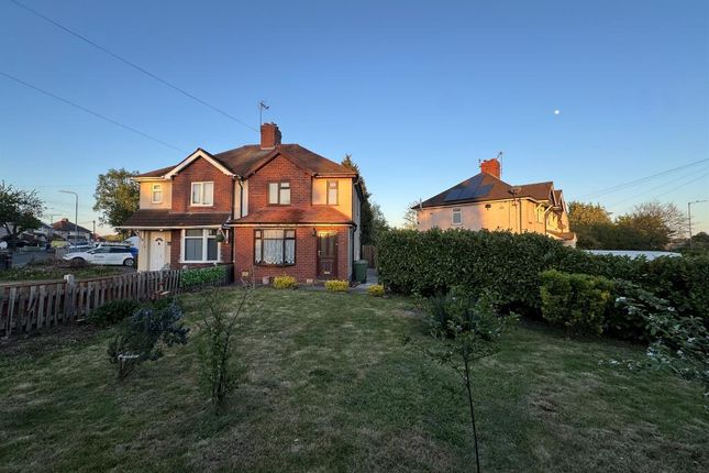 3-bed house on 106 Longford Road, 106 Longford Road, Cannock, £55,000