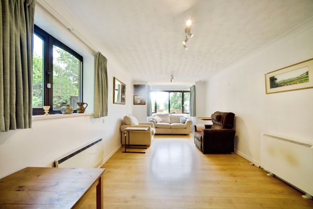 6, Manor Court Lodge, South Woodford photo 2