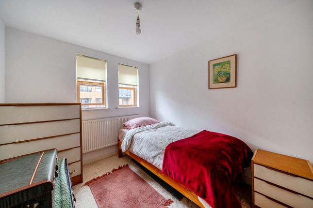 7 Kenmore House, 47B, Boundaries Road, London photo 3