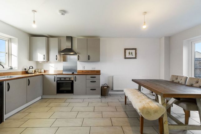 2, Dowdings Close, Ledbury photo 3