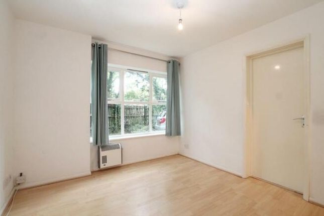 1, Carmel Close, Woking photo 2