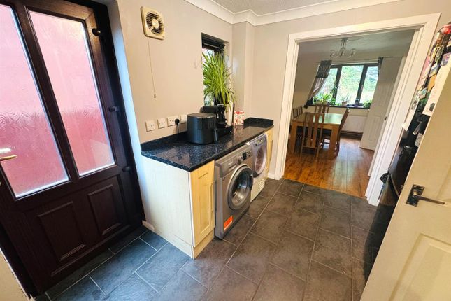 31, Llys Cilsaig, Llanelli photo 4