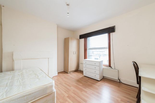 Flat, 175 Brockley Road, London photo 4