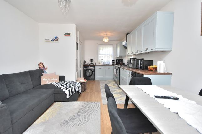 19, Skawle Court, Northampton photo 2