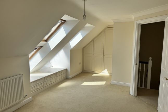 26, Grange Road, Addlestone photo 2