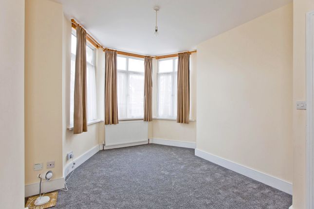 Flat to rent in Sheldon Road, London