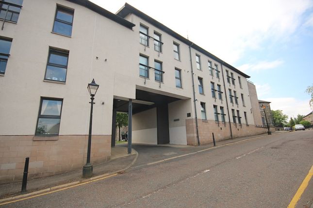 Flat to rent in Oakshaw East, Paisley