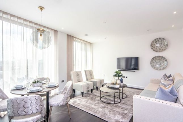 Flat to rent in Thornes House, Nine Elms, London