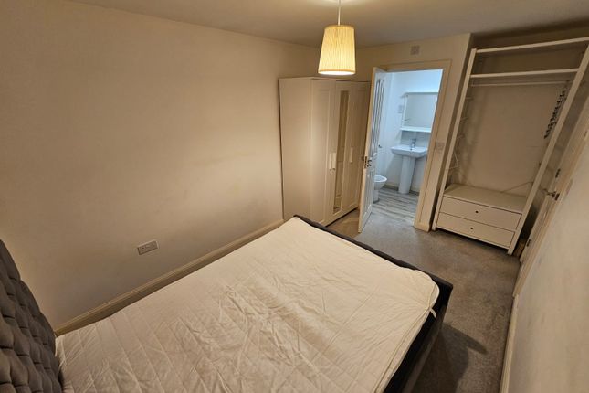 Room to rent in Spooner Croft, Birmingham