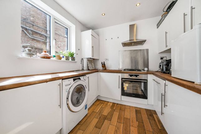 Maisonette for sale in Woodbury Street, Tooting Broadway, London